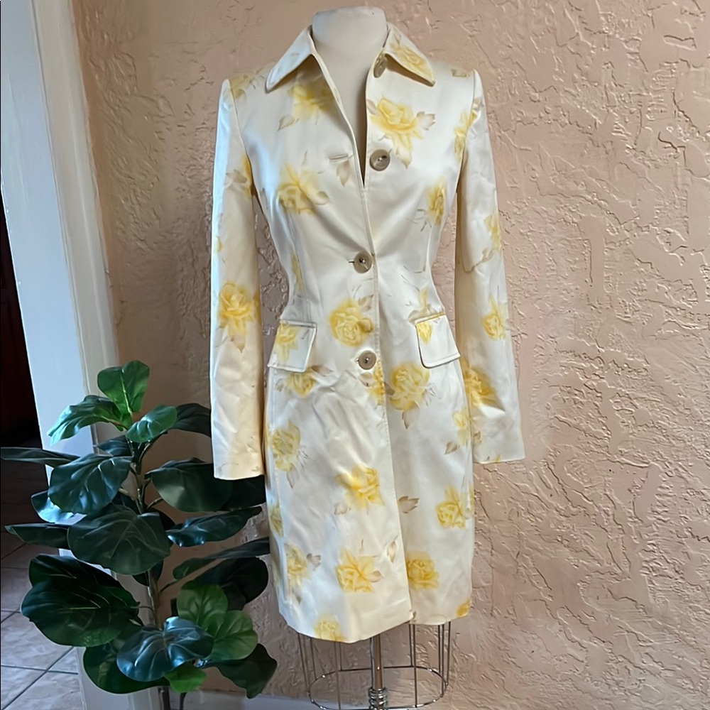Banana Republic Vintage blazer 
Cream Yellow Floral Blazer with Notched Lapels